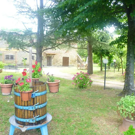 Trasimeno: Poolside Retreat With Garden Oasis