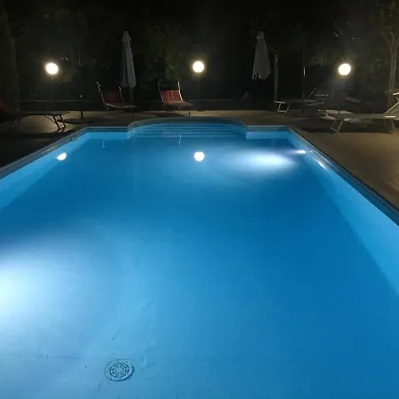 Villa Trasimeno: Poolside Retreat With Garden Oasis