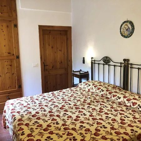 Trasimeno: Poolside Retreat With Garden Oasis Villa *