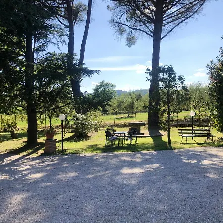 Trasimeno: Poolside Retreat With Garden Oasis Villa Tuoro sul Trasimeno
