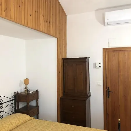 Villa Trasimeno: Poolside Retreat With Garden Oasis Tuoro sul Trasimeno