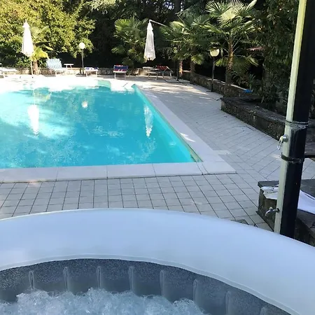 Villa Trasimeno: Poolside Retreat With Garden Oasis *