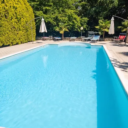 Trasimeno: Poolside Retreat With Garden Oasis Villa *