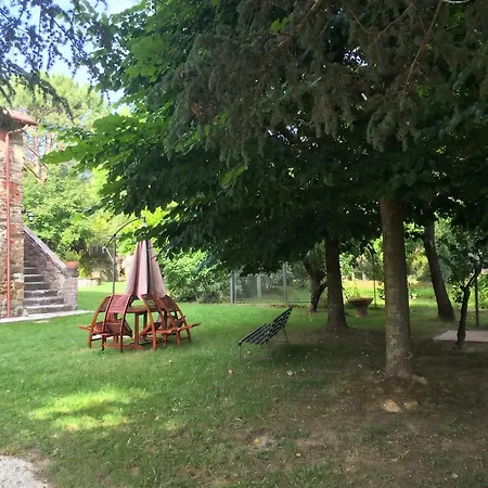 Villa Trasimeno: Poolside Retreat With Garden Oasis Tuoro sul Trasimeno